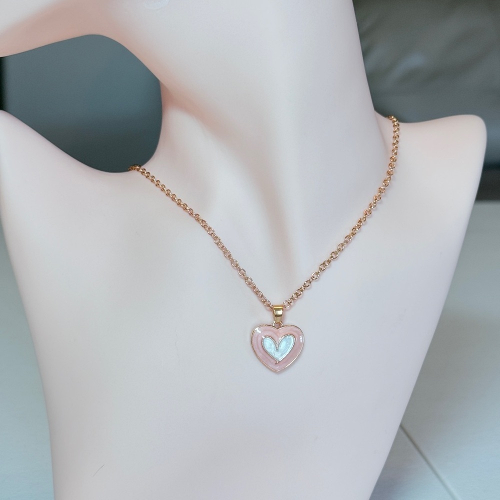 ⚜️ Heart Pendant Necklace in Pink and Gold - Picture 8 of 8